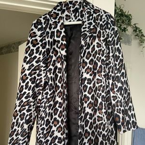 NWOT WOMEN LEOPARD PRINT COAT
